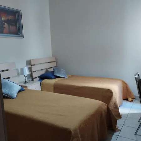 Perfect Tourist In Bugibba Square! * 세인트폴스베이