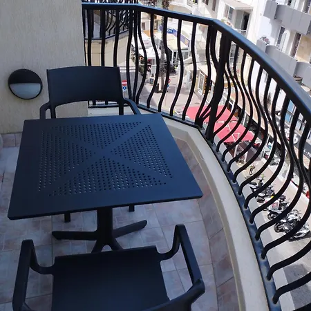 Perfect Tourist In Bugibba Square! 세인트폴스베이