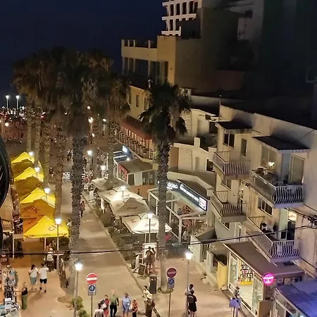 아파트 Perfect Tourist In Bugibba Square!